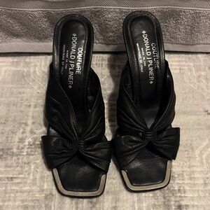 Vintage Donald J. Pliner  Black Leather Mules with Bow Detail